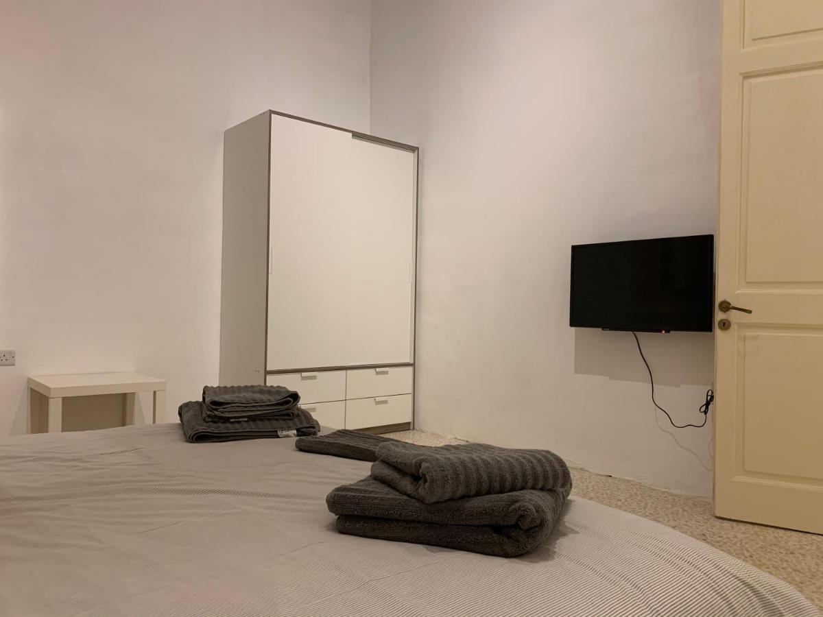 4 Bedroom Apartment In Sliema Near The Sea Buitenkant foto